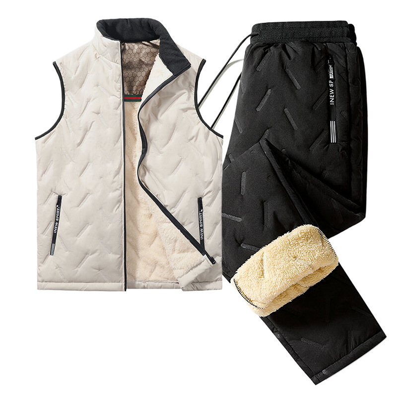 Chaleco caqui + pantalones negros y planos