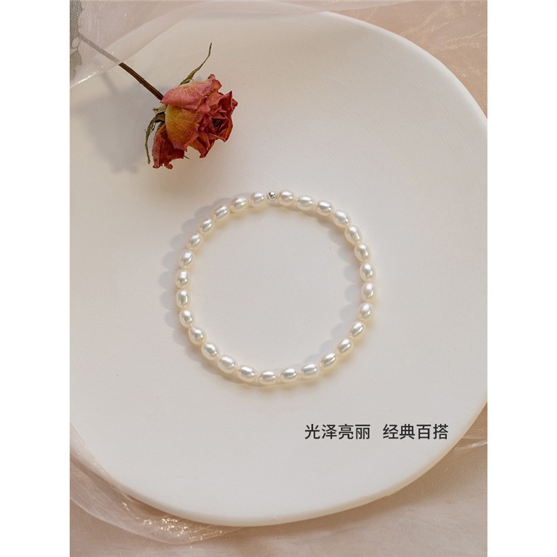 天然淡水真珠の小さい米の玉の弾力の縄のブレスレットの女性は色が落ちません。