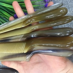 本格的な牛角櫛は髪の頭皮を傷つけないでマッサージします。