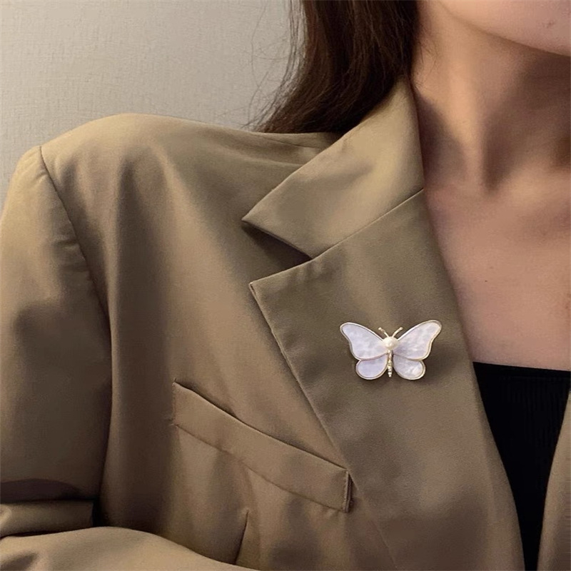 Alloy Material Butterfly Pattern Sweet Pin Butterfly Alloy Artificial Pearls Women'S Brooches