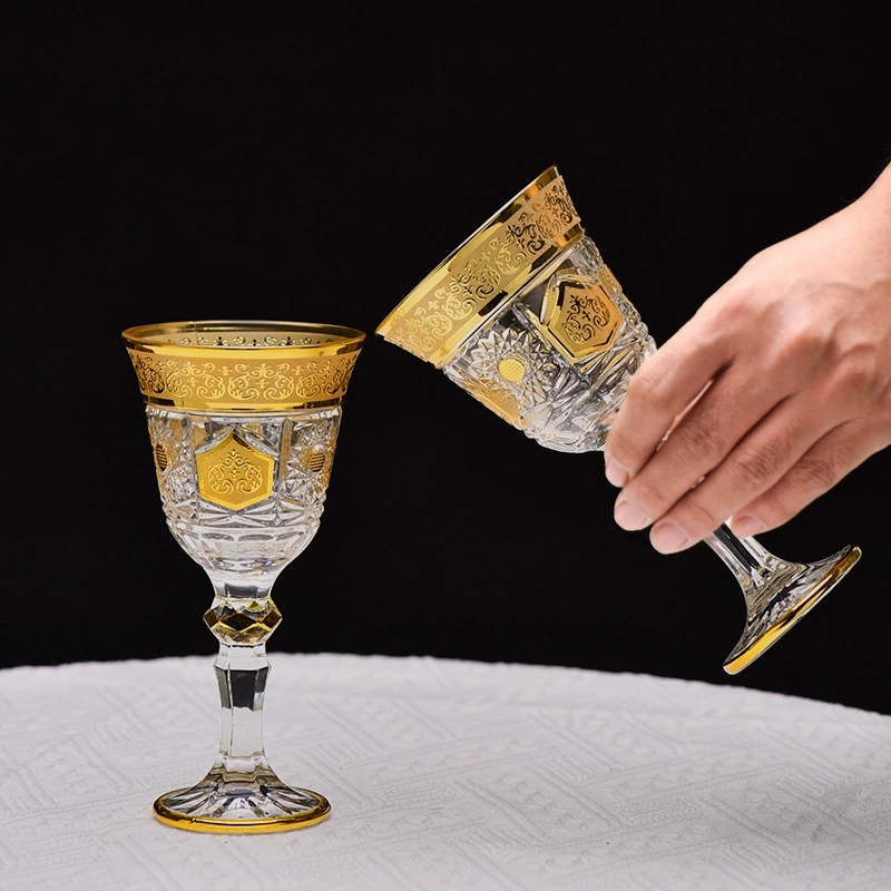 Высококачественный стеклянный бокал для вина.