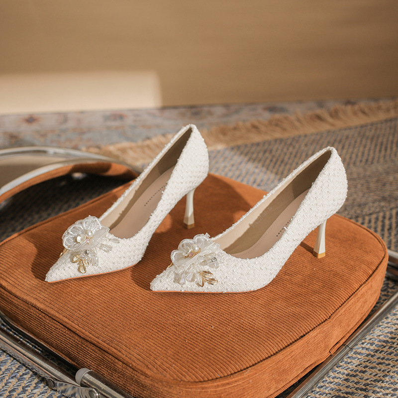 Dames pumps met dunne hak en spitse neus voor bruiloft_voghion.com