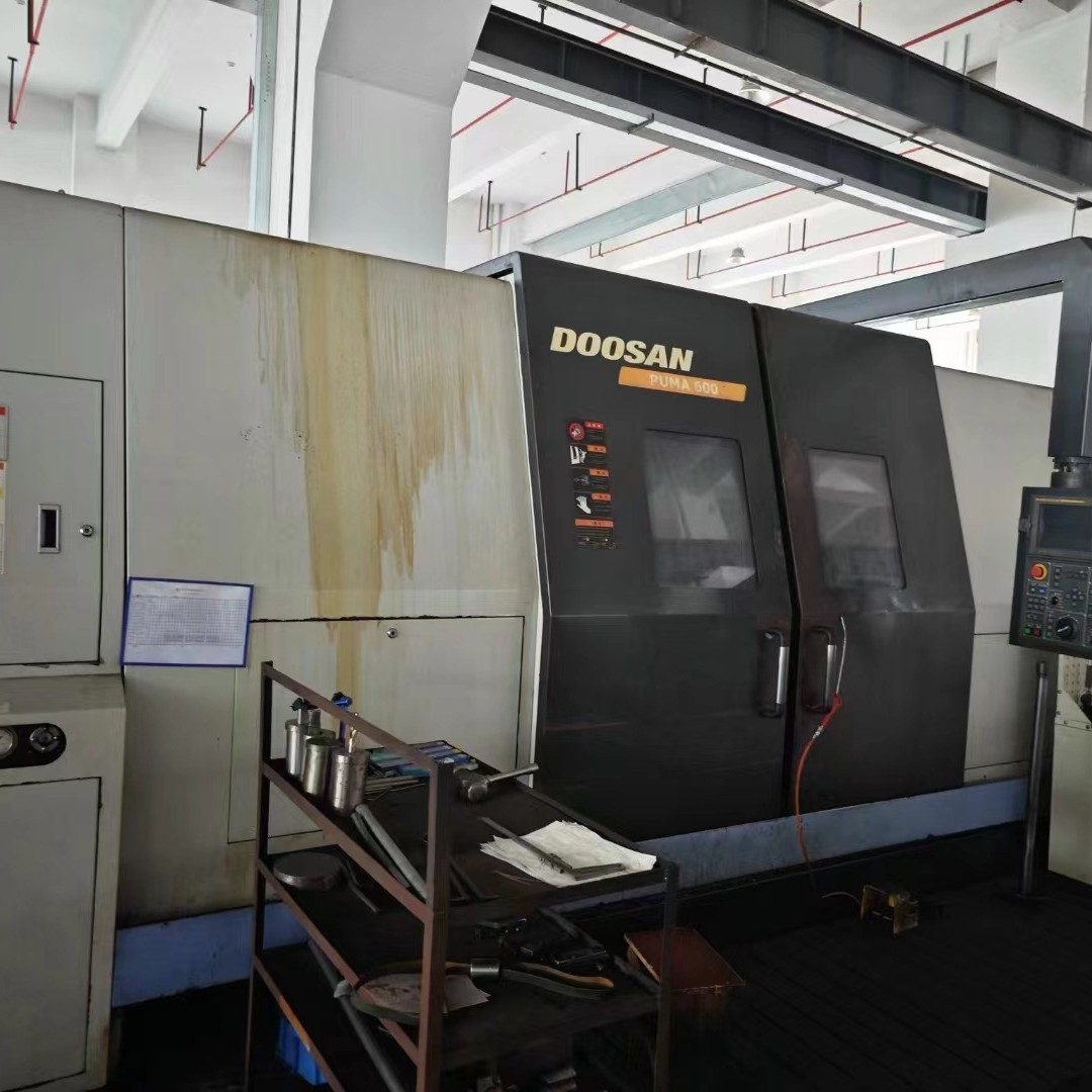 出售二手斗山PUMA600数控斜身车车削直径900机床自重:17T