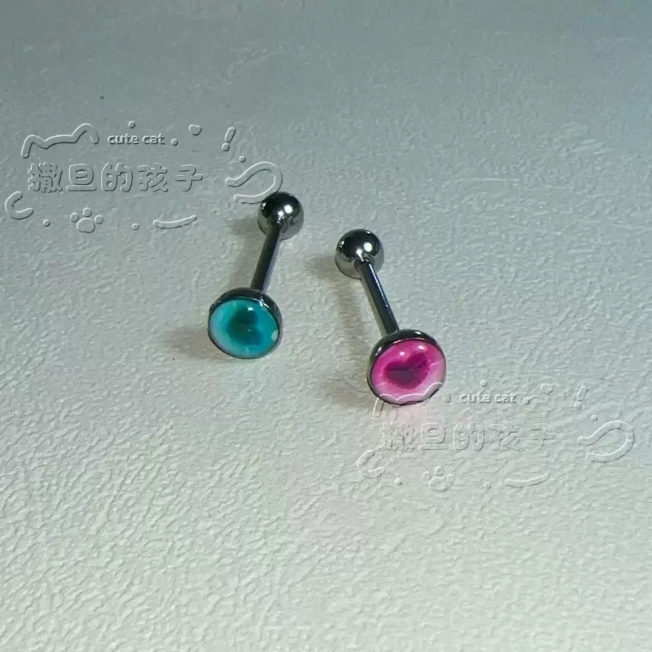 16G labret stud size and finish detail
