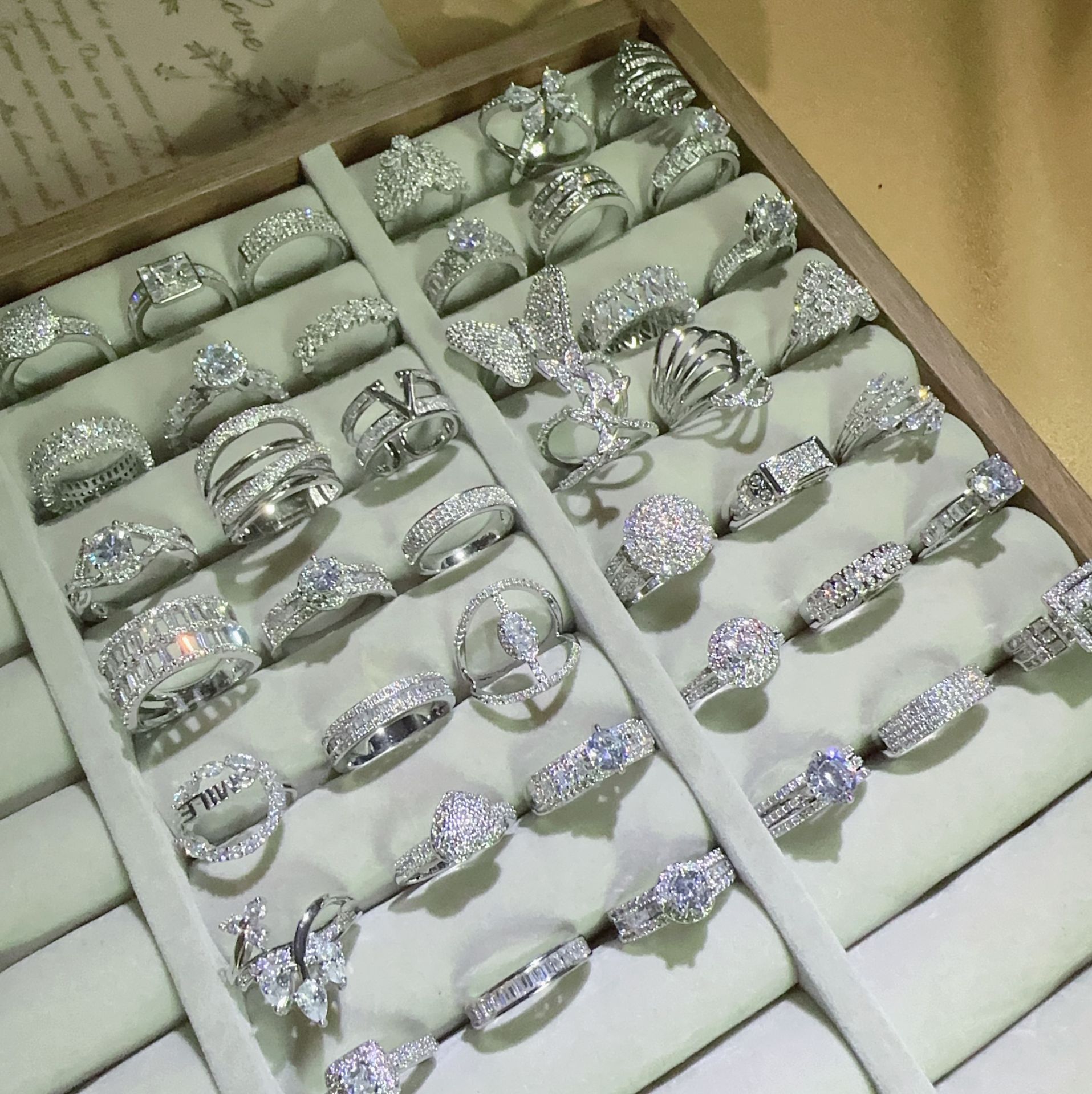 Elegant Zircon Micro Inlay Ring For Women Light Luxury Designer Ring_voghion.com