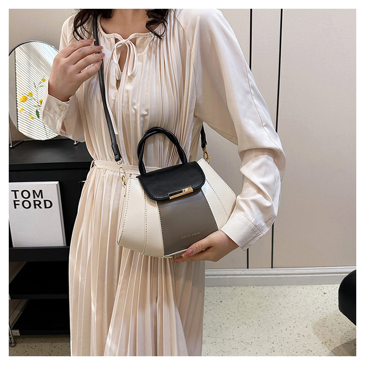 577g Weight Polyester Lining Material Zipper Closure Type Single Shoulder Strap Strap Type Crossbody Bag Bags Type Casual, Daily Occasion Pu Leather Material Color Block Pattern All Seasons Season Women's Gender Streetwear Style Square Shape Medium Size Women's Medium Pu Leather Color Block Streetwear Square Zipper Crossbody Bag 16