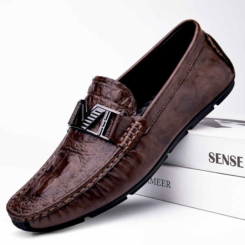 Zapatos de hombre de cuero real 2025 nuevos zapatos de negocios británicos transpirables con suela suave zapatos casuales perezosos con un pie zapatos para hombre