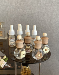 車載香水空瓶空調出風口裝飾汽車香薰創意高檔持久淡香車用香氛