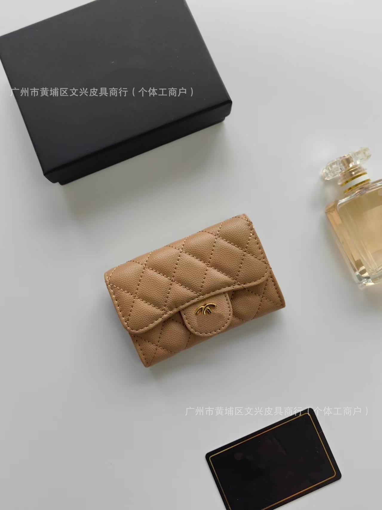 Cartera de cuero corta de diamante de alta calidad, nicho casual, gran capacidad, exquisita, pequeña bolsa de cambio de hebilla fragante.