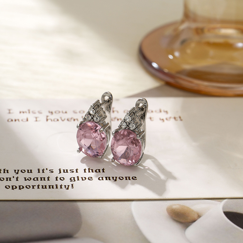 Europa y los Estados Unidos lujo ligero alto sentido huevo incrustado zircon temperamento pendientes de nicho transfronterizos diseño de orejas de orejas de mujer joyas de orejas