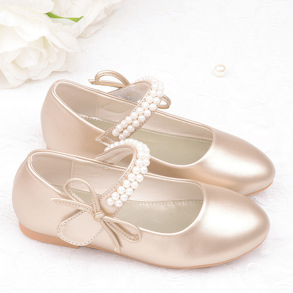 Autumn white children's shoes