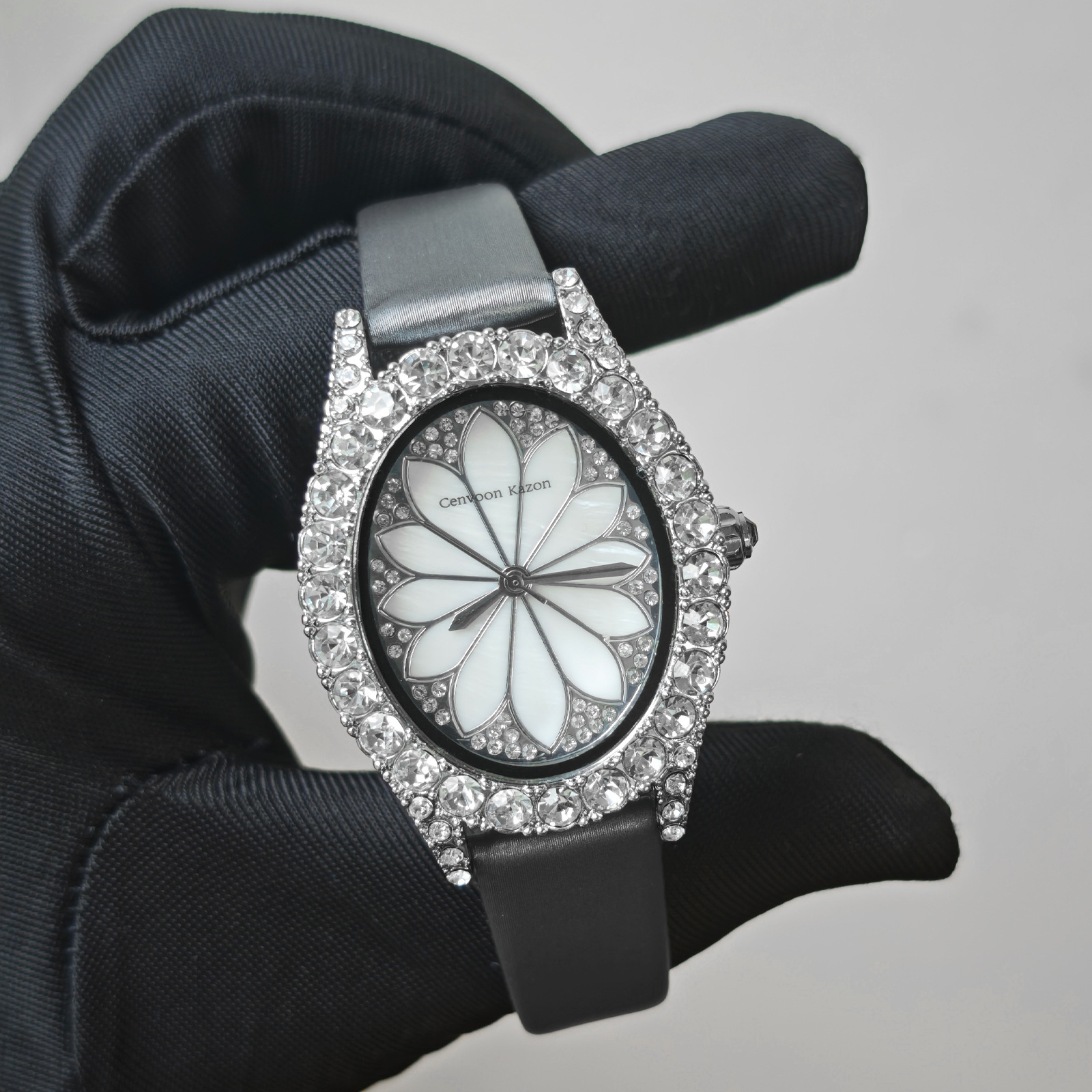 Trendy Foreign Trade Women's Watch Fashion Versatile Starry Sky Rhinestone Petal Dial Waterproof Quartz Watch Dropshipping