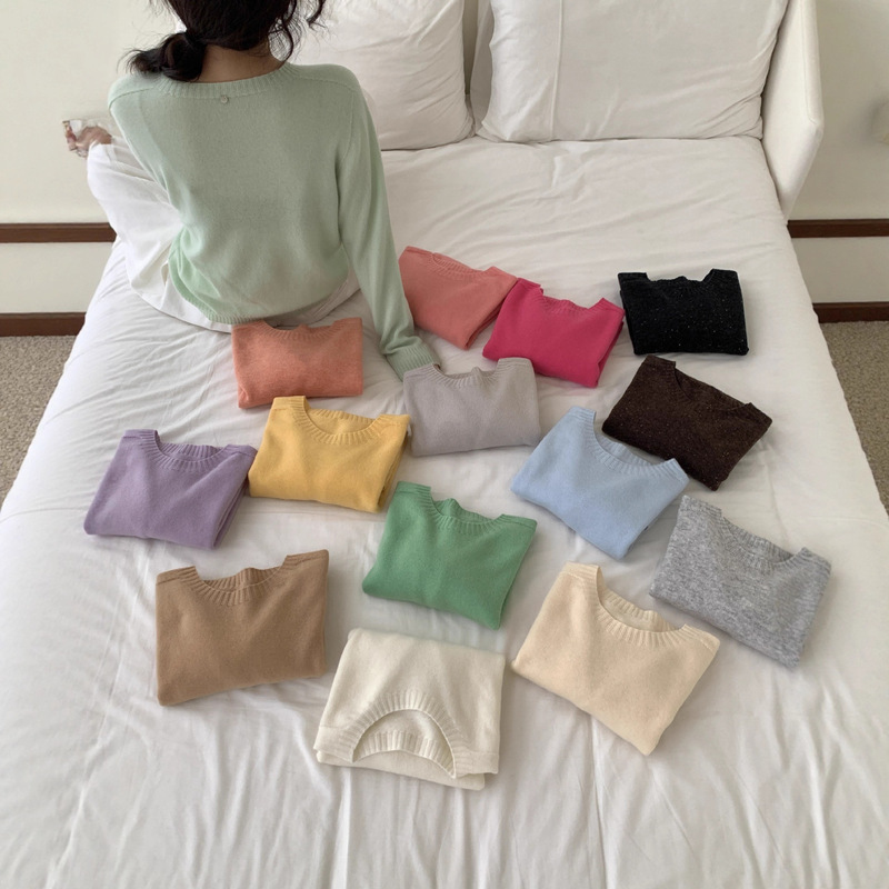 Autumn and Winter All-Wool Women's Sweater, Simple Round Neck, Shell Button, Solid Color, Dotted Yarn Pullover Base Sweater