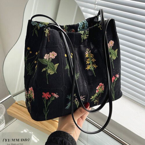 High-end black large-capacity embroidered canvas bag for women 2024 spring and summer new casual street shoulder commuting bag