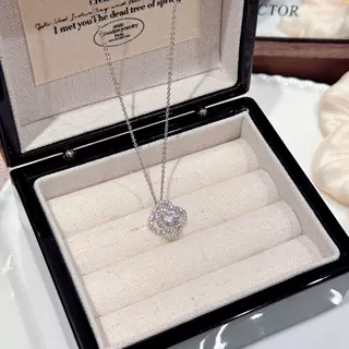 四叶花项链轻奢小众小马吊坠花朵锆石锁骨链饰品高级时尚百搭项链
