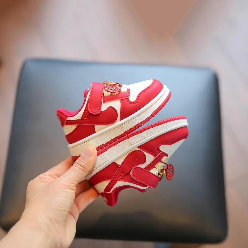 Zapatos casuales para bebés del año del dragón Zapatos deportivos para niños rojos de primavera Nuevos zapatos para niños pequeños de suela suave antideslizante para bebés