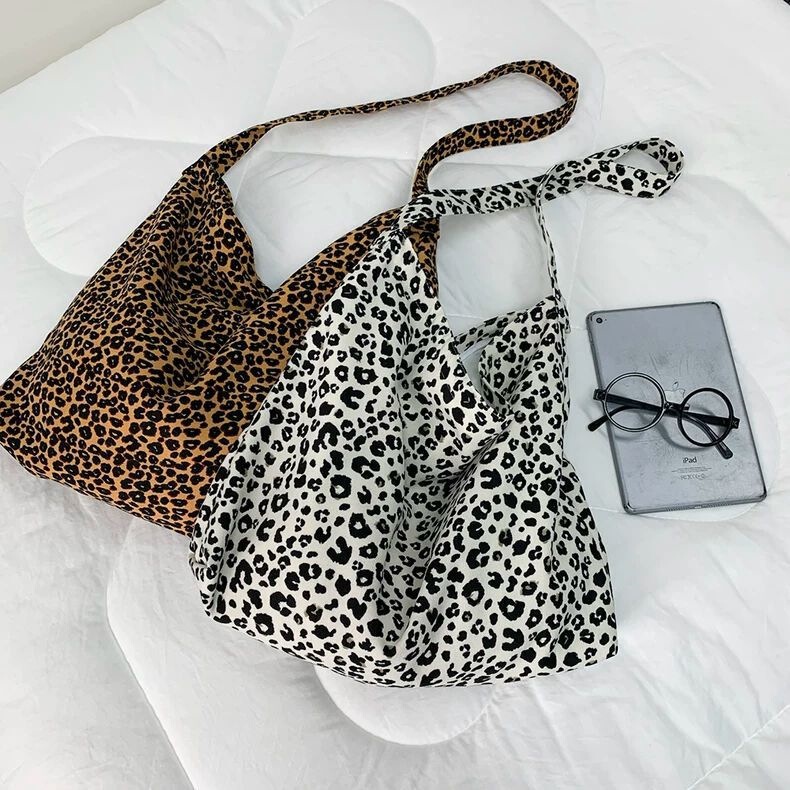 Japanese and Korean style 2026 autumn/winter corduroy leopard print crossbody canvas bag, shoulder bag, tote bag, versatile bag for female students Japanese and Korean style 2026 autumn/winter corduroy leopard print crossbody canvas bag, shoulder bag, tote bag, versatile bag for female students