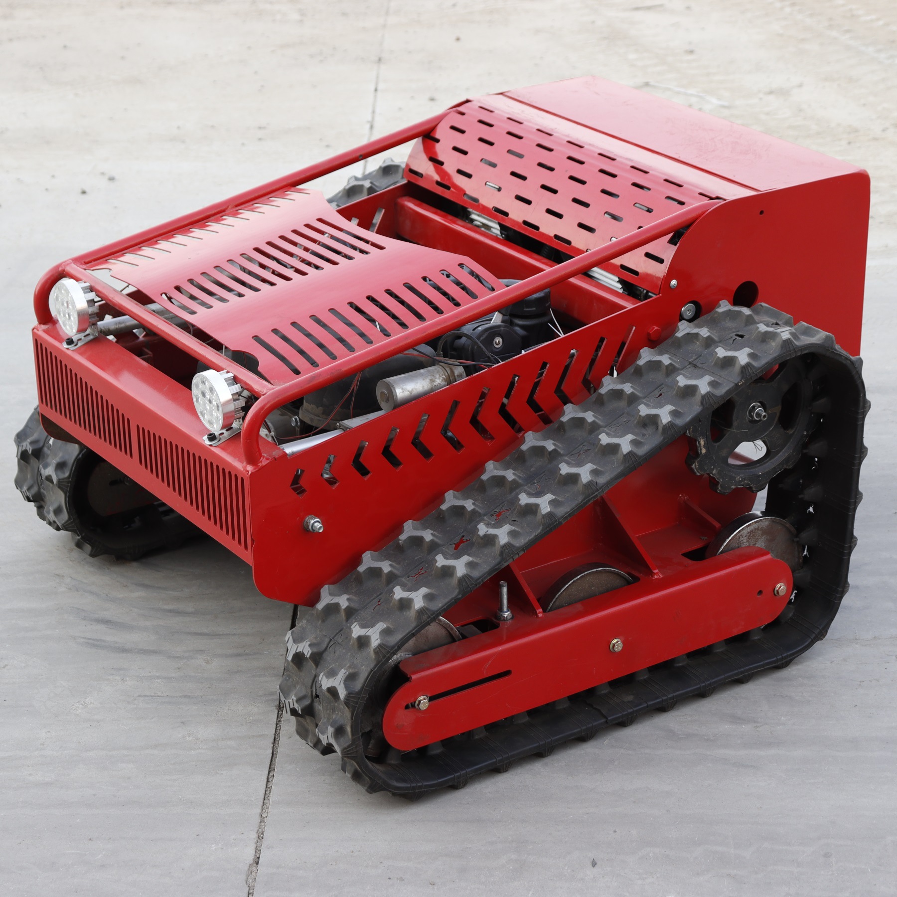 出口荷兰农用履带式割草机 汽油四冲程7.5HP草坪除草机遥控割草机