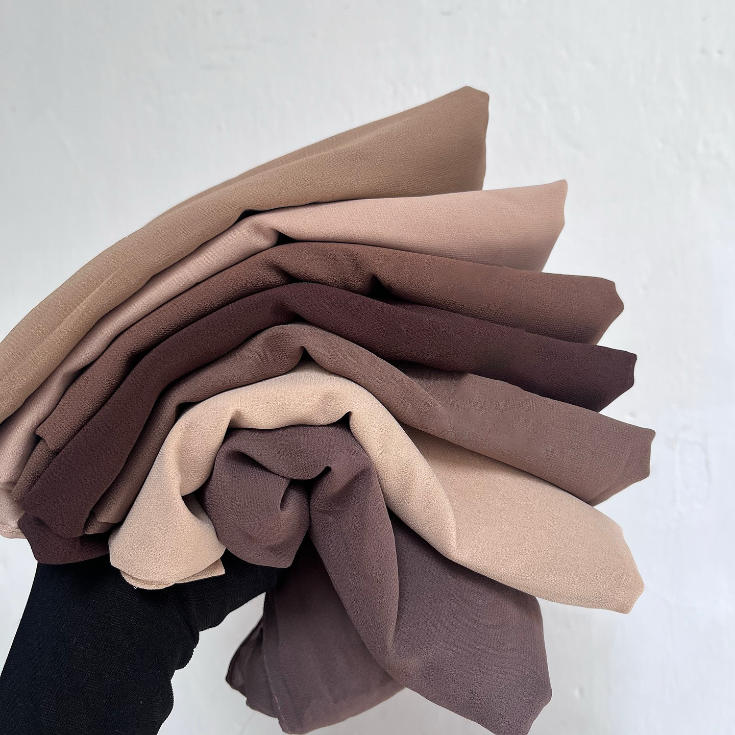 Cross-border best-selling in-stock plain pearl chiffon scarf for women, Malaysian headscarf, women's headscarf and scarf wholesale