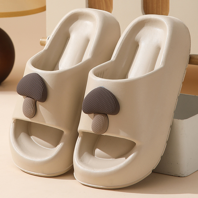 thumbnail image 1 of Lindas sandalias tridimensionales en forma de seta, cómodas zapatillas de EVA antideslizantes para el hogar, sandalias de baño de suela gruesa, zapatillas para hombres y mujeres, 1 of 5
