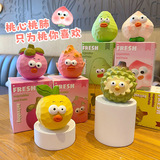 Оригинальный стиль резьбы по дереву, фруктовая серия, автомобильные украшения из смолы, креативные забавные привлекательные персиковые украшения для рабочего стола, оптовая продажа