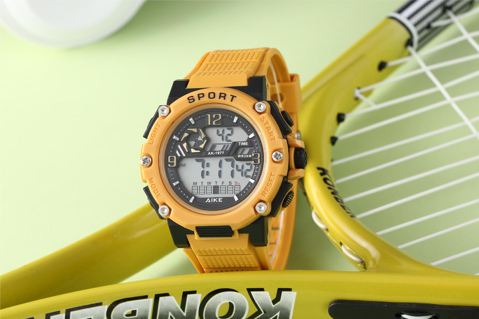 Nuevo hombre al aire libre reloj electrónico de montaña para estudiantes de secundaria y secundaria multifuncional impermeable reloj electrónico de alarma de luz nocturna