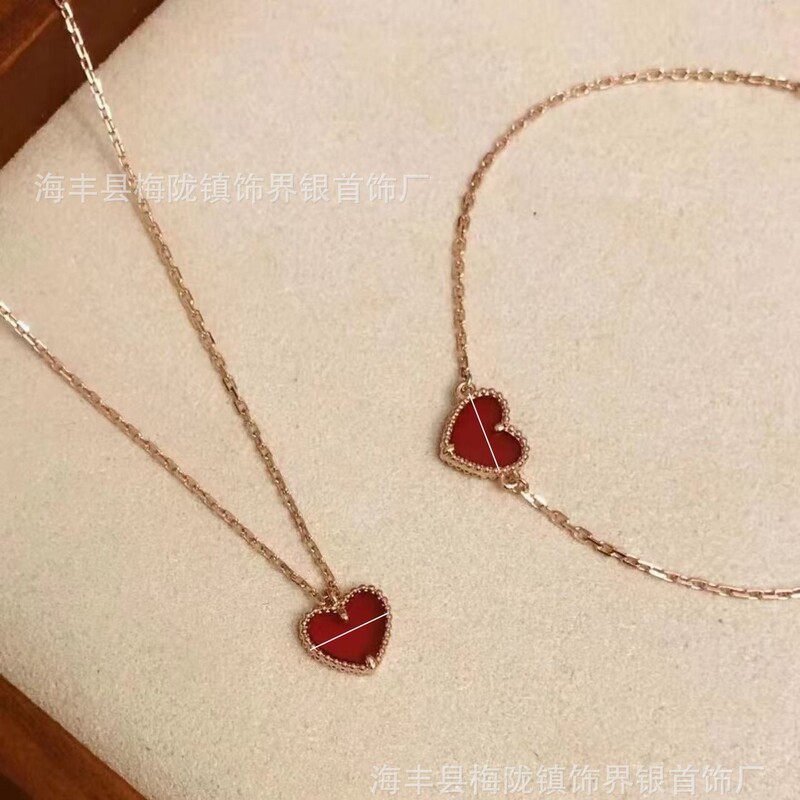 Fanjia High Version Heart Necklace Women's Small Red Heart Pendant Plated 18K Niche Accessible Luxury High-End Gift Niche Model