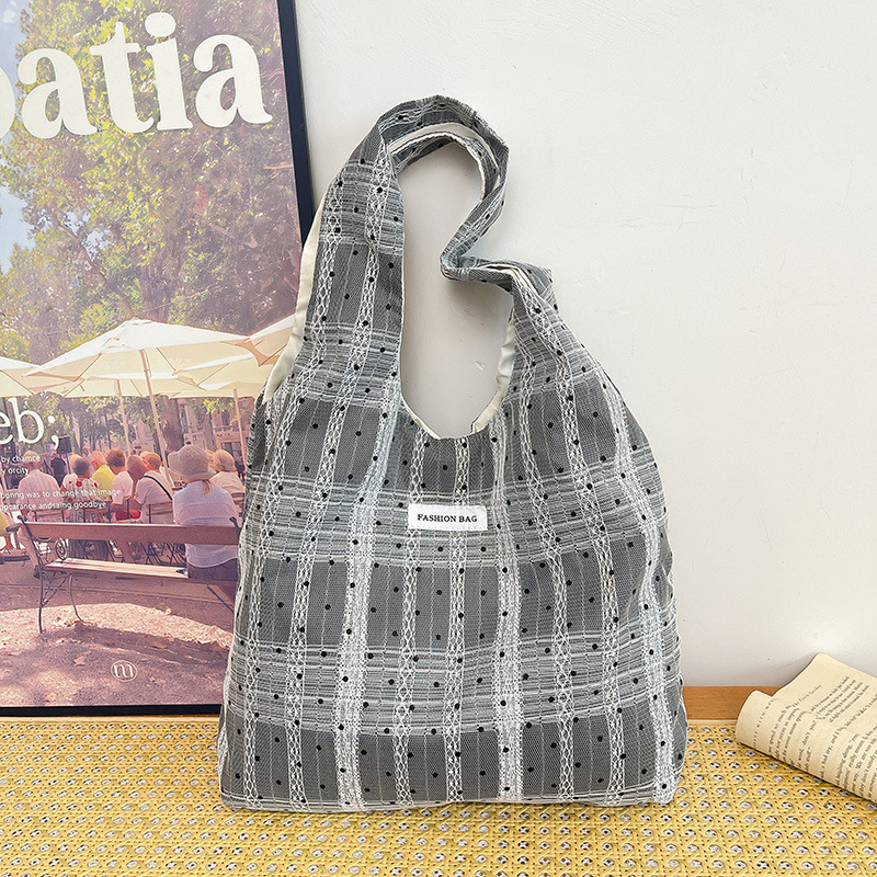 Lace black polka dots without pendants