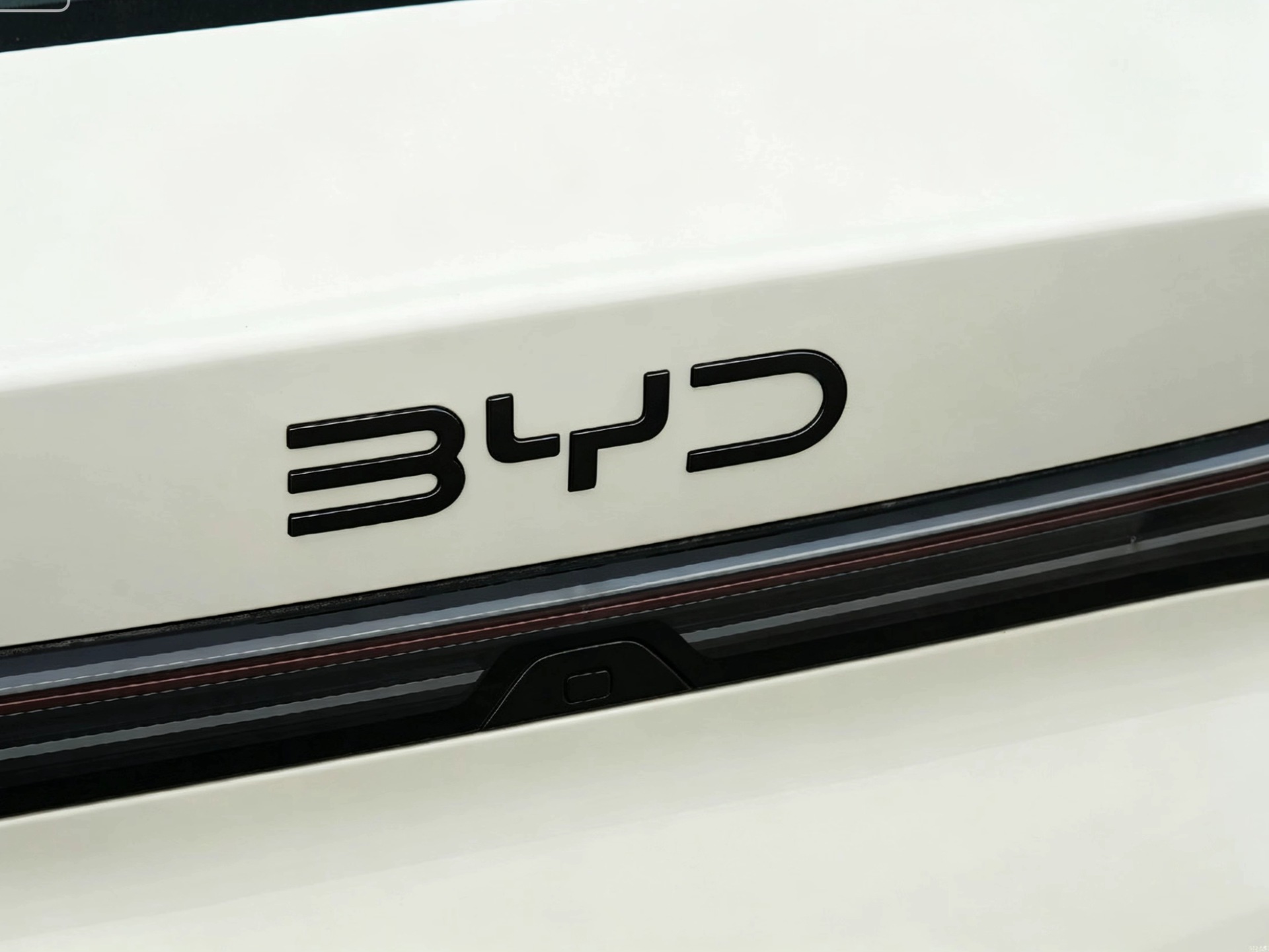 Byd Seal 6/6Gt Blackened Front Emblem, No Disassembly Required, Glossy Black Car Logo Modification, Black Warrior Emblem, No Disassembly Installation Needed