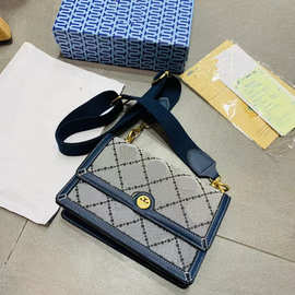 2024春季新款街头潮流单肩包tb小方包PU字母女士斜挎包女包潮