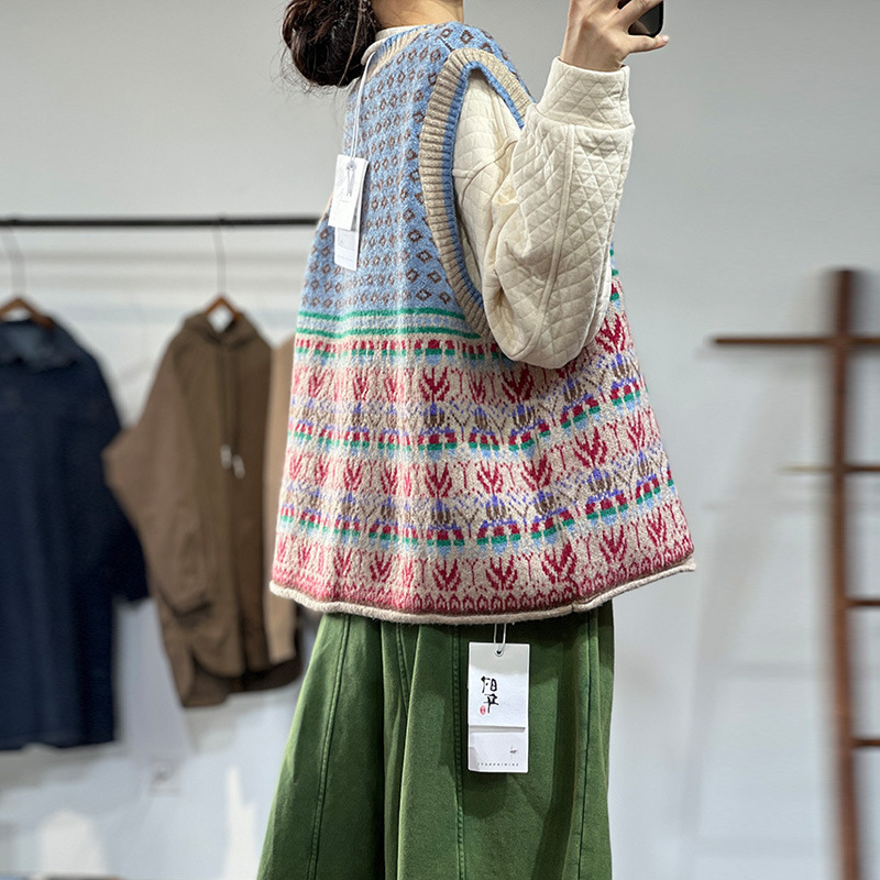 Artsy fresh knit sweater with jacquard curly-edged pullover vest