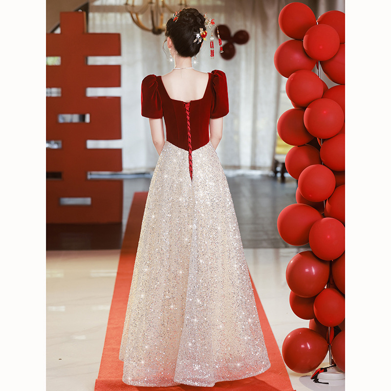 Brindis de novia 2026 nuevo compromiso de alto nivel de lujo atmósfera esquinilla vestido de boda