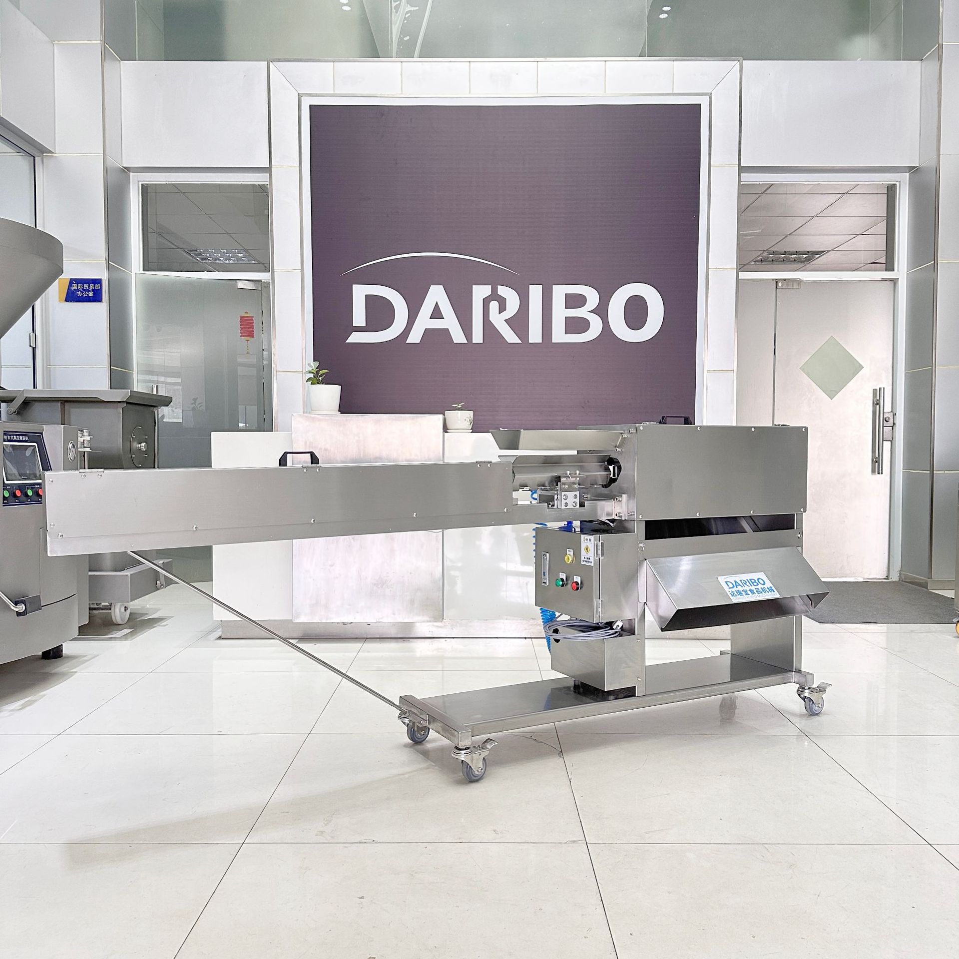 W厂家直销白萝卜削皮机 广东白萝卜削皮机大型商用不锈钢削皮机