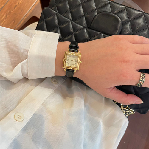 Manufacturer Y Saint S Luo wholesale Yang Shulin L blue sapphire mirror crocodile leather quartz middle-aged series quartz women's watch