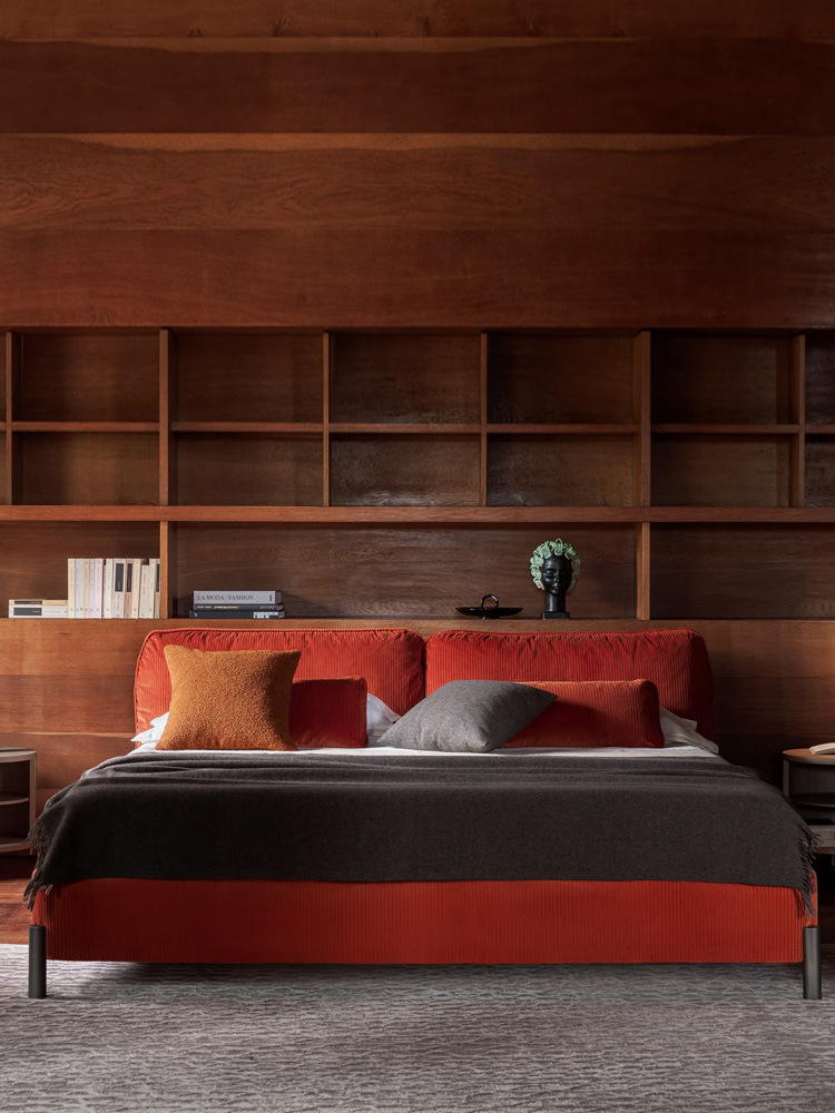 Nordic modern minimalist upholstered bed, Italian minimalist designer lightweight luxury bedroom double bed model room boutique hotel furniture