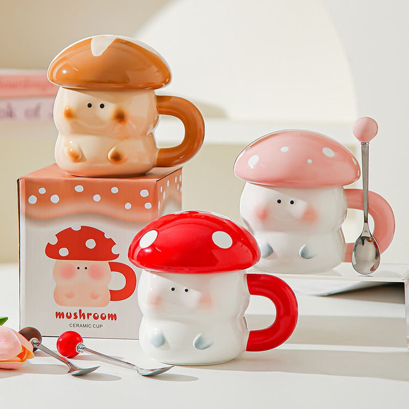 Corazón de una niña encantadora taza de cerámica de hongos con tapa de mano con regalo de alto valor creativo de cerámica taza de café