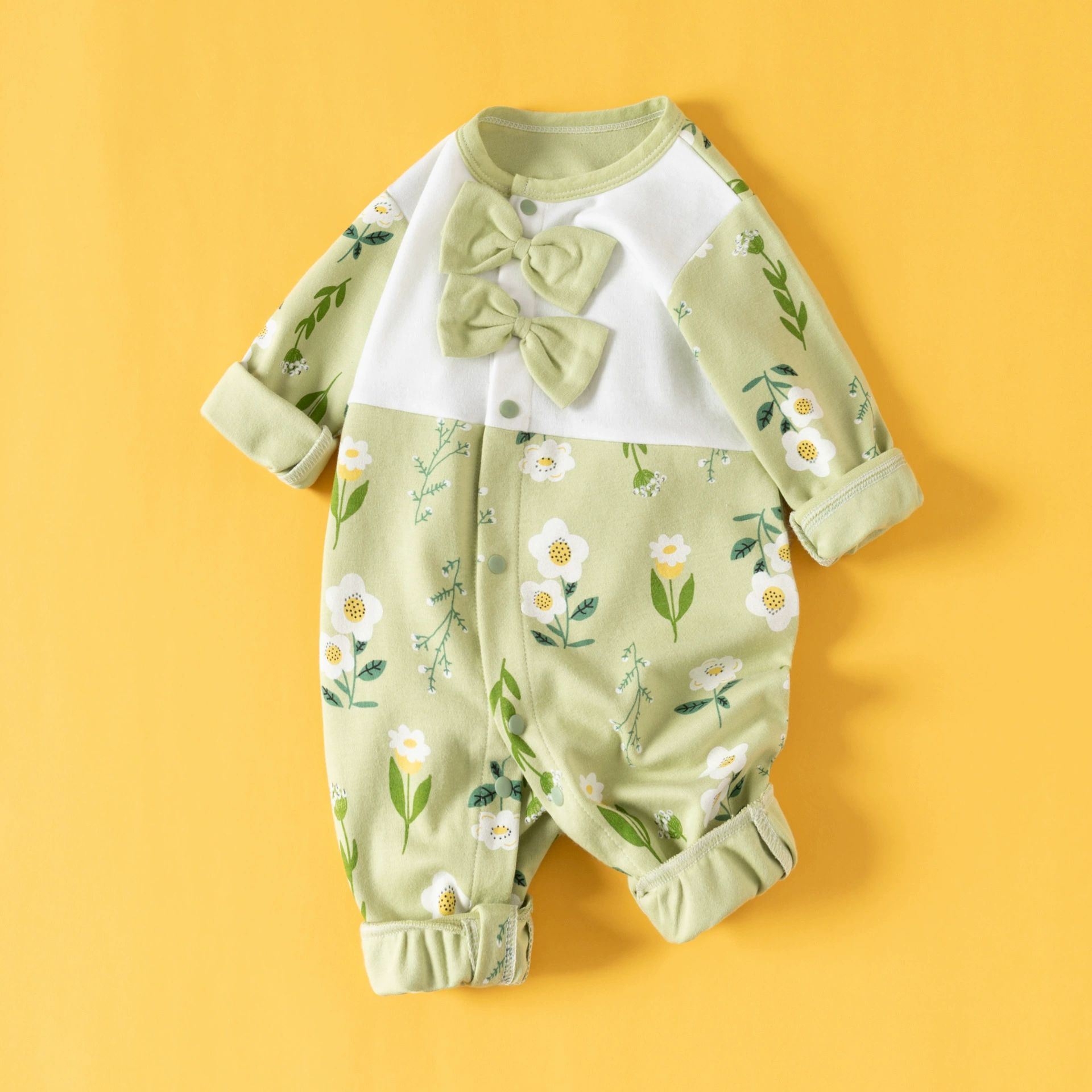 긴 소매 녹색 꽃