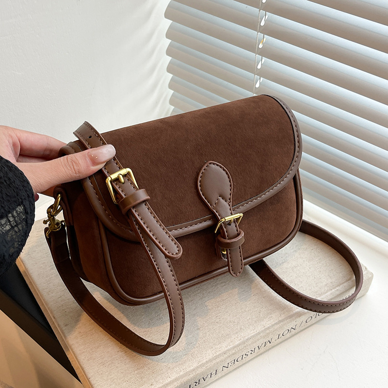 バッグの新商品の質感が軽くて豪華な女性バッグが流行しています。|undefined