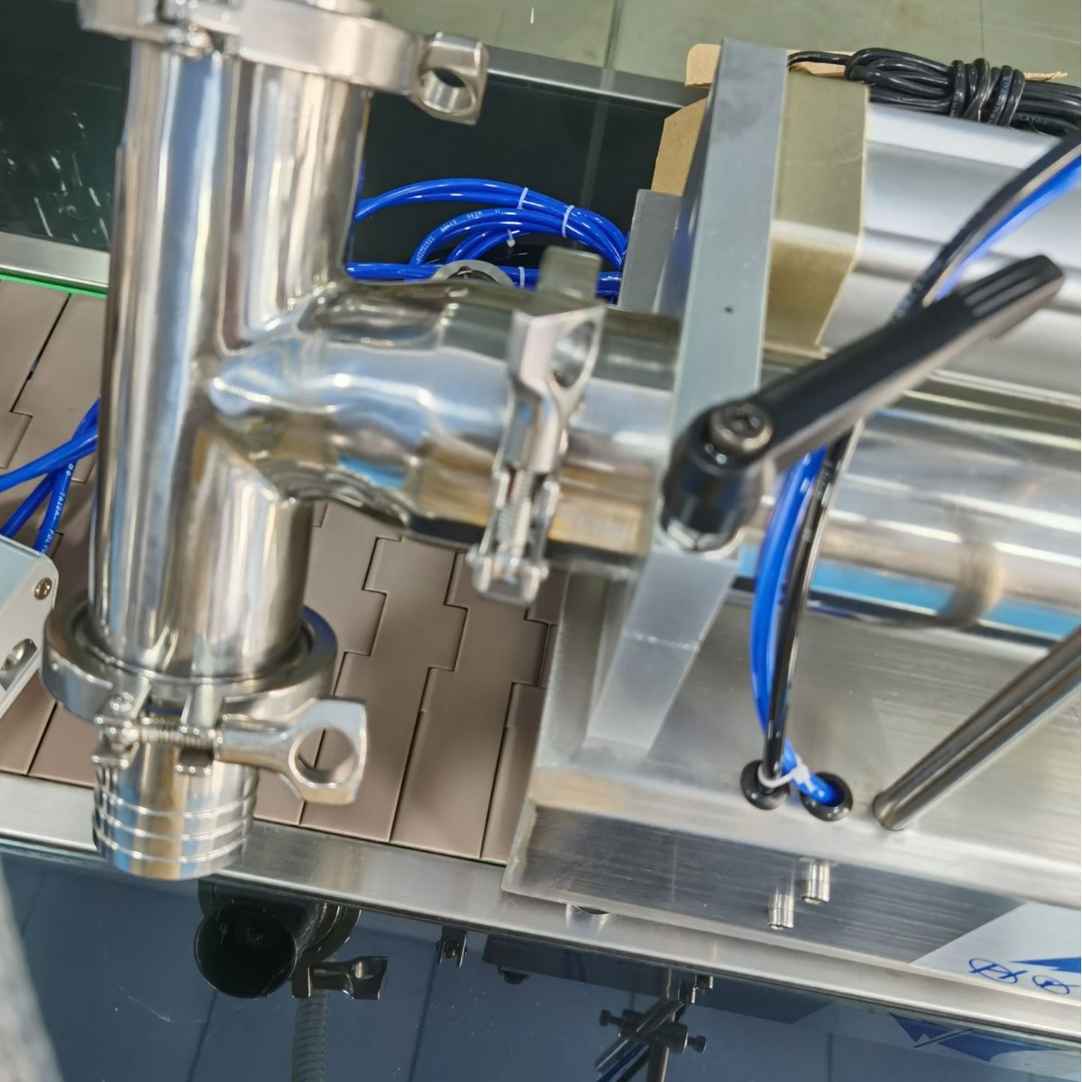 ����Զ���ֱ������Һ���װ������ˮ�ƾ�ʳƷ������װ��