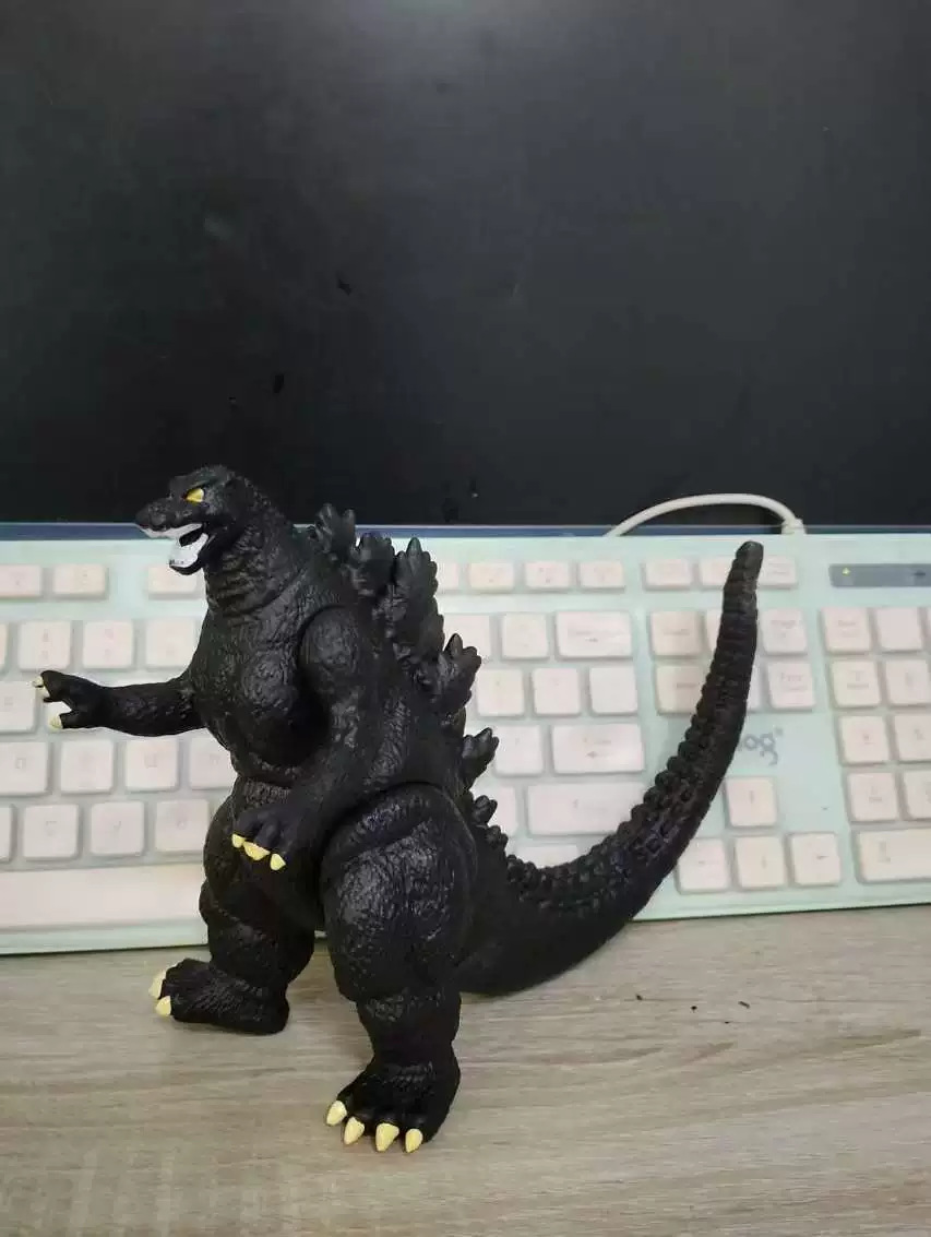 大型モンスタービニールソフトラバーウルトラマンモンスターおもちゃ男の子子供のおもちゃ夜市景勝地露店モンスター
