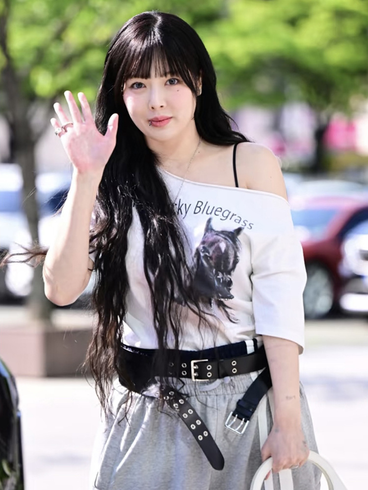 スポットジンヒョナ同風オフショルダー馬プリントTシャツ2025夏レディースルーズ半袖トップススカルプト*r