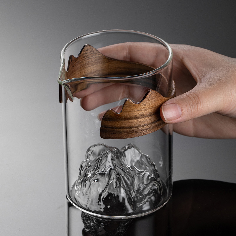 Set of Gongfu Tea Accessories: Glass Tea Dividers, Public Cup, Viewing Mountain Creative Tea Filter, Shared Cup Tea Scoop, Tea Set Components, Tea Distribution Tool