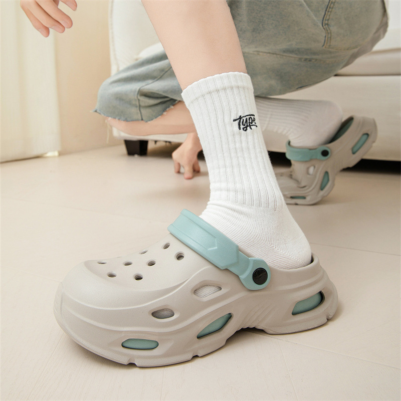 Zapatos con agujeros de suela gruesa para hombres verano 2025 nueva moda pisando mierda sandalias de playa antideslizantes zapatillas Baotou señoras