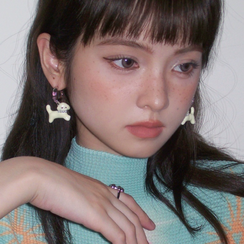 1 Pair Irregular Dog Cartoon Style Resin Copper Rhinestones Plating Ear Hook display picture 1