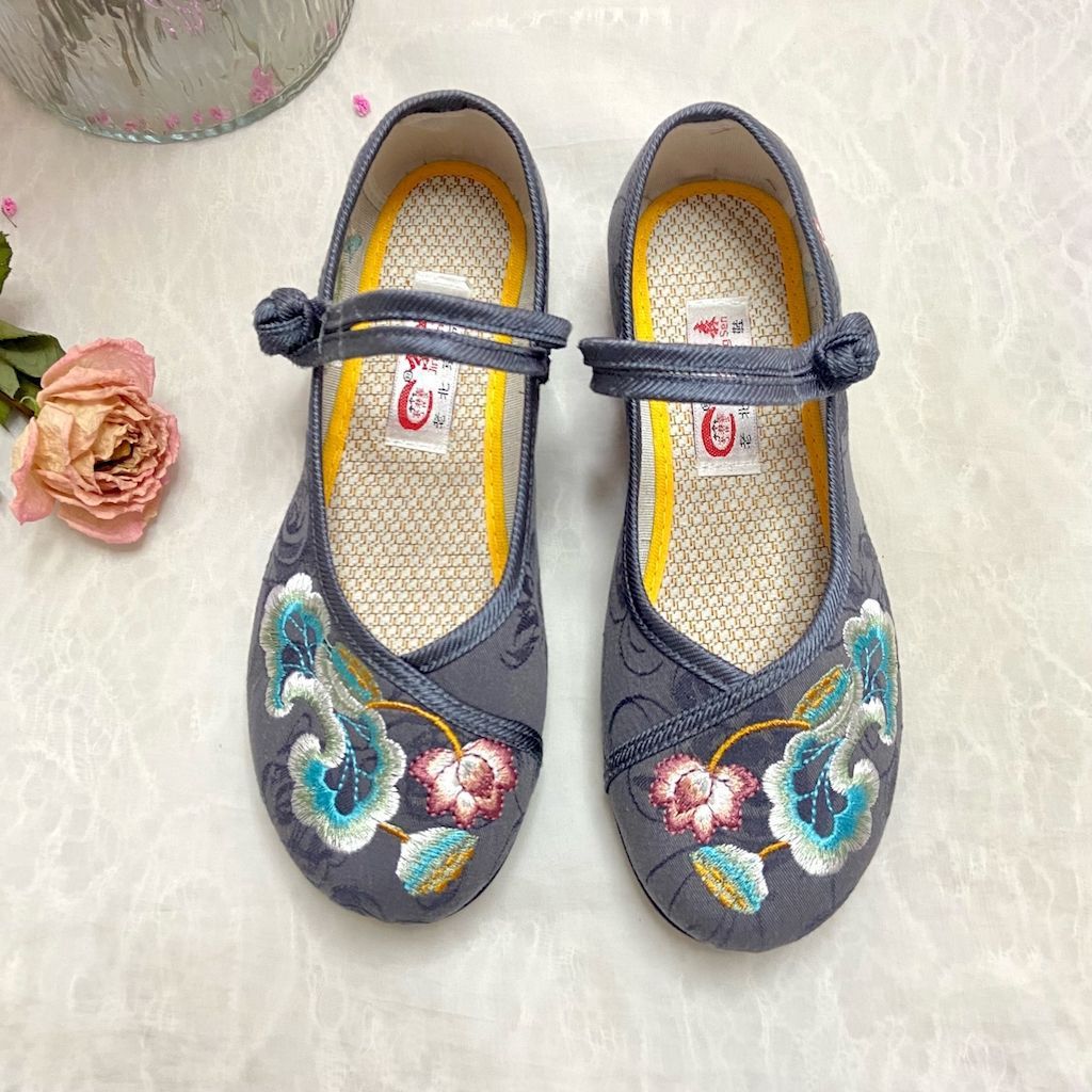 연꽃 회색 검정 배경