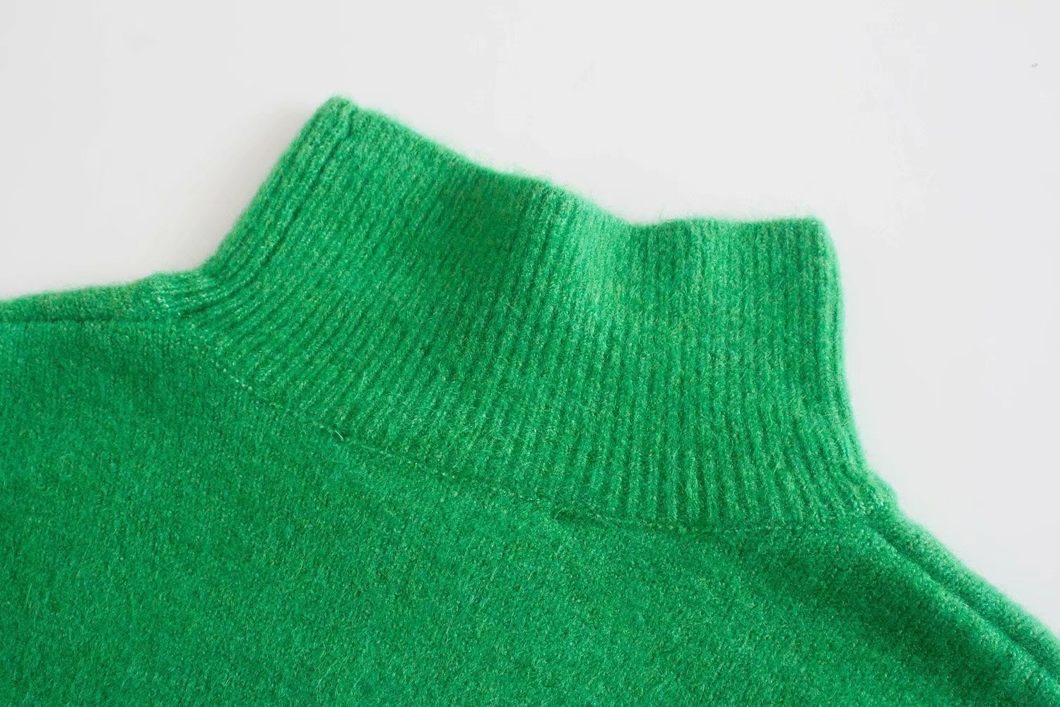 Green High Collar Long-Sleeved Sweater NSXFL101421