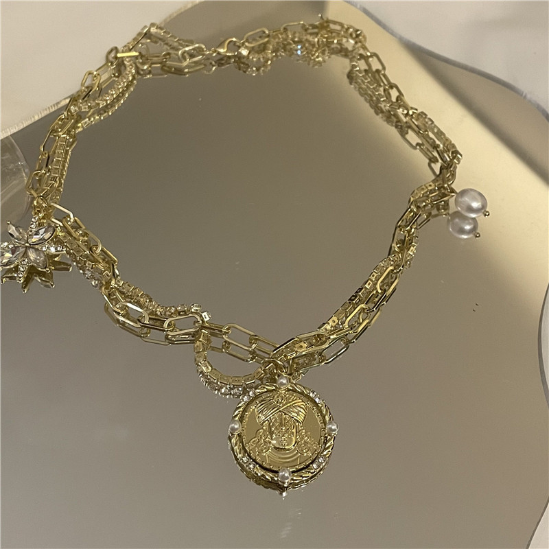 Nihaojewelry Métal Diamant Perle Pièce Pendentif Collier Double Couche Bijoux En Gros display picture 5
