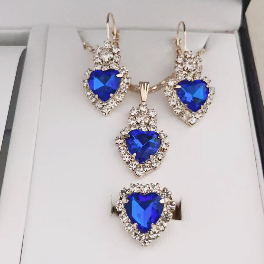 New Diamond Heart Pendant Necklace Earrings Banquet Versatile Three piece Jewelry Set_voghion.com