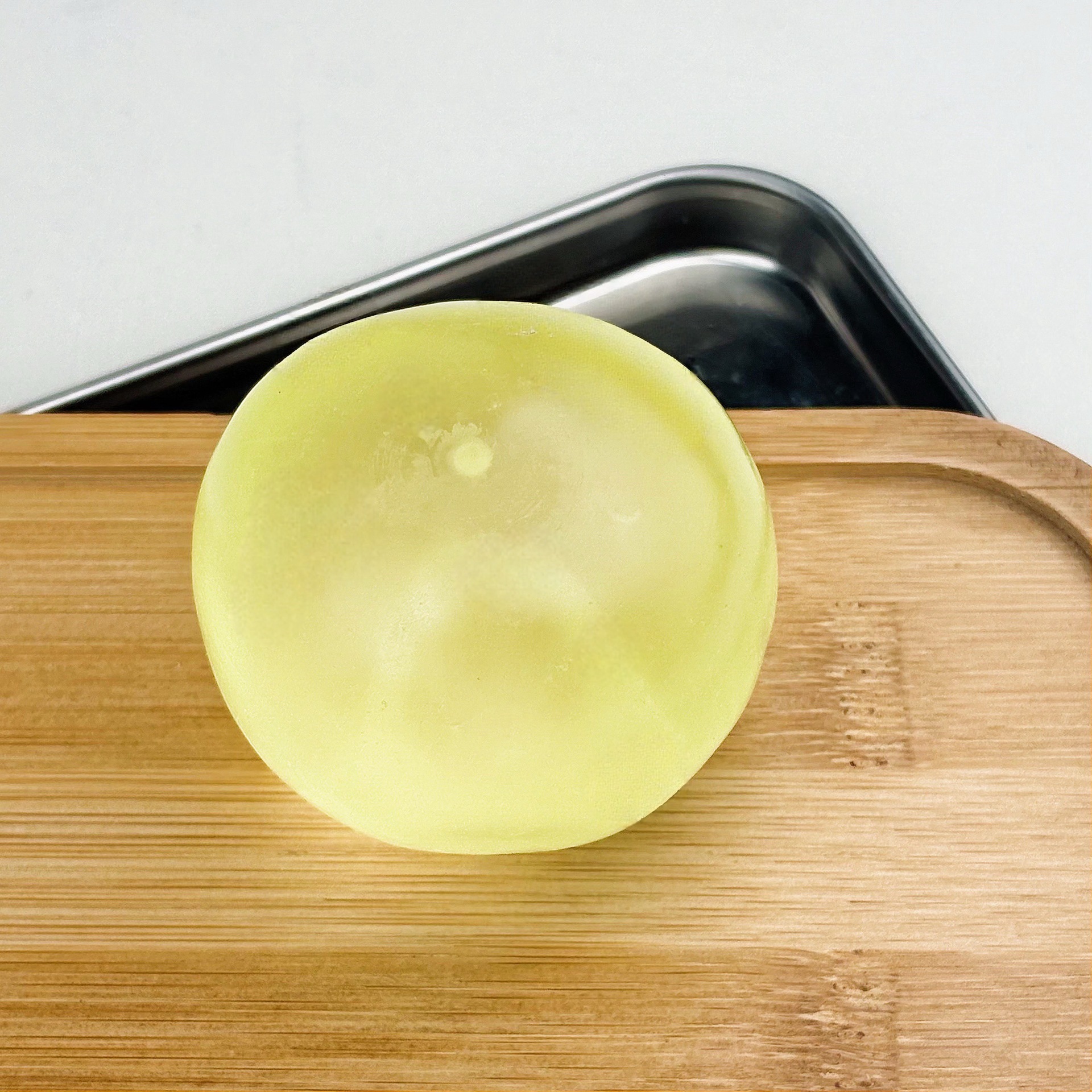 6cm green vaseline handmade ball