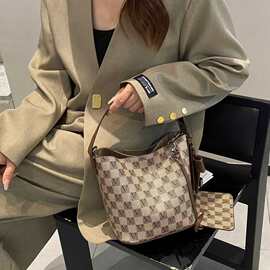 高级感包包女包2025新款网红爆款老花时尚单肩包大容量休闲斜挎包